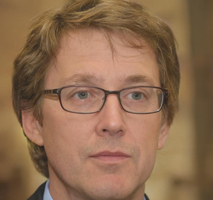 Formateur expert en finances personnelles lors d'une session d'accompagnement